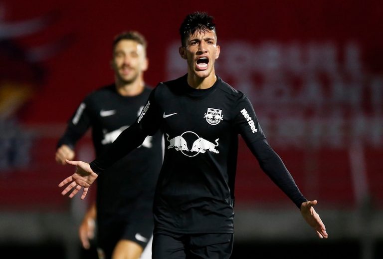 No Red Bull Bragantino, Pedrinho projeta desafio contra o Santos