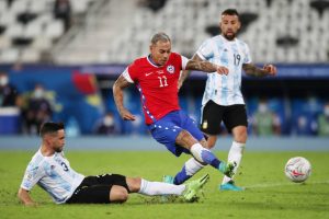 Em jogo disputado Argentina e Chile empatam em estreia no Nilton Santos