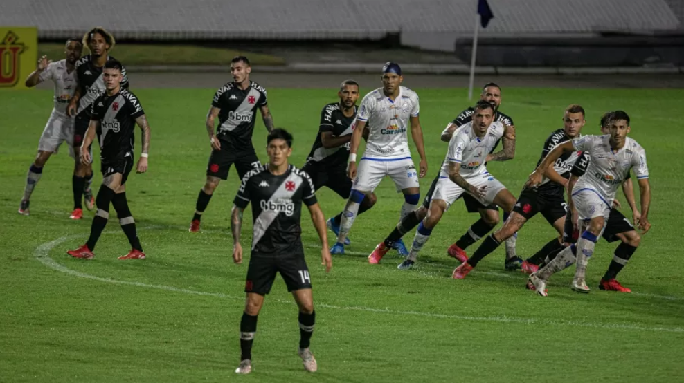 Vasco empata com CSA fora de casa em campo alagado