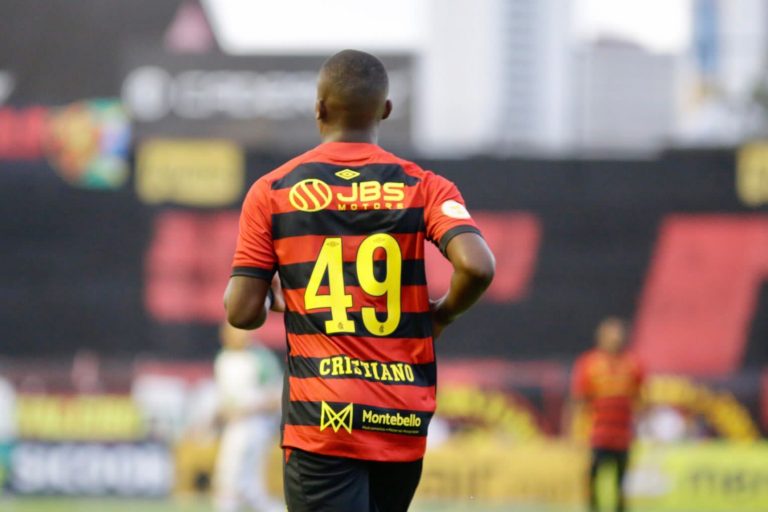 Jovem atacante do Sport ganha moral e titularidade contra a Chapecoense