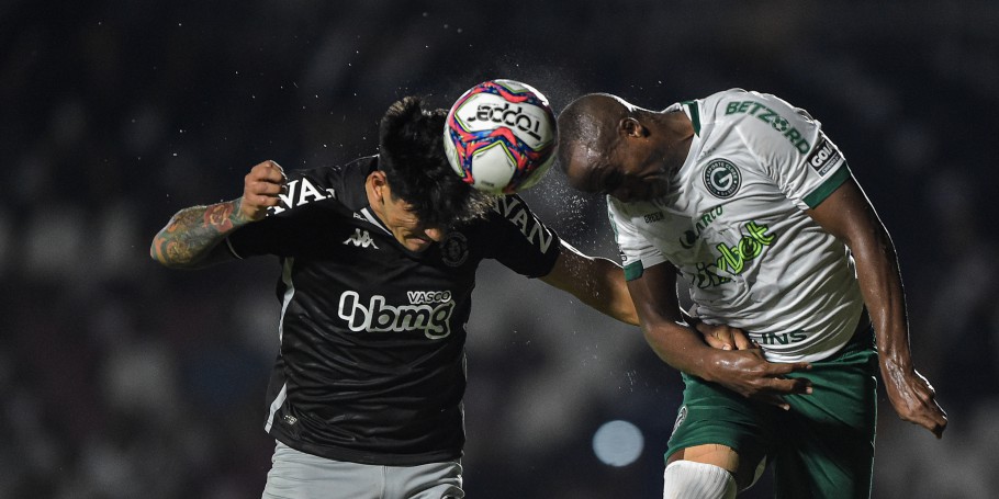Vasco vence o Goiás e leva arquibancada à loucura