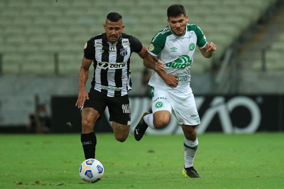 Com um a menos, Chapecoense é derrotada pelo Ceará