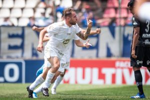 Com golaço de Bruno José, Cruzeiro vence Ponte e se afasta do Z4
