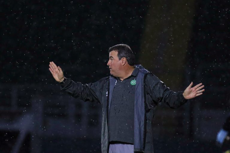 Pintado, técnico da Chapecoense, será julgado pelo STJD