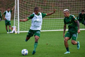 América-MG faz último treino sem Marquinhos Santos