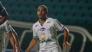 Técnico Mozart comenta sobre estreia de Clayton pelo CSA