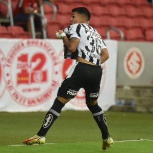 Internacional empata com Santos e é vaiado pela torcida