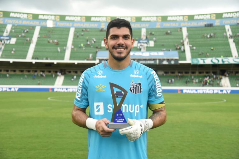 Santos sai na frente, mas sofre empate após pênalti do Guarani