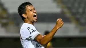Com dois gols de Lucca, Ponte Preta vence Novorizontino
