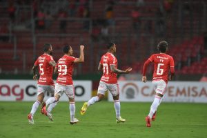 Internacional vence Aimoré, mas não convence