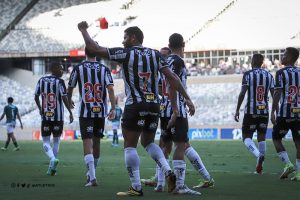Atlético-MG não dá chances e sai na frente na semifinal