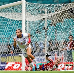 Jacaré brilha e Bahia bate Cruzeiro na estreia da Série B