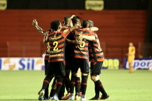 Com volta e gol de artilheiro, Sport vence Tombense