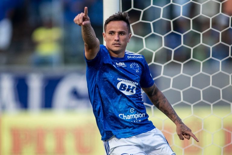 Com gol contra, Cruzeiro vence Grêmio no Independência