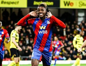 Com gol de Zaha de pênalti, Crystal Palace bate o Watford em casa