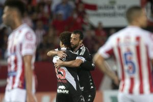 Garotada brilha e Vasco vence Náutico nos Arruda