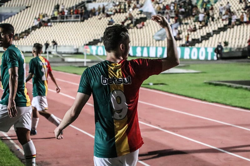 Sampaio massacra o Sport em São Luís