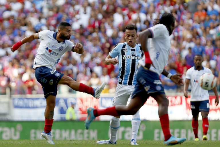 Em jogo de poucas chances, Bahia e Grêmio ficam no empate sem gols