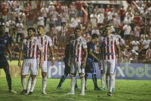 Náutico perde de virada para o Londrina