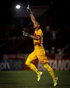 Com um jogador a menos, CRB vence e quebra sequência invicta do Grêmio