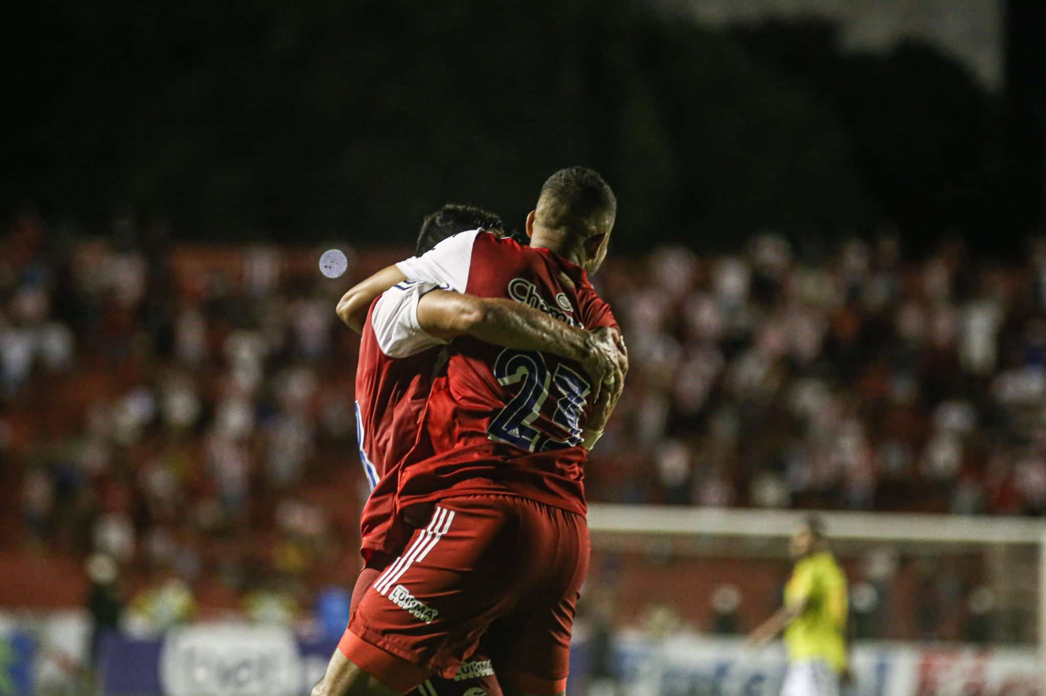 Náutico vence Brusque e vê a saída do Z4