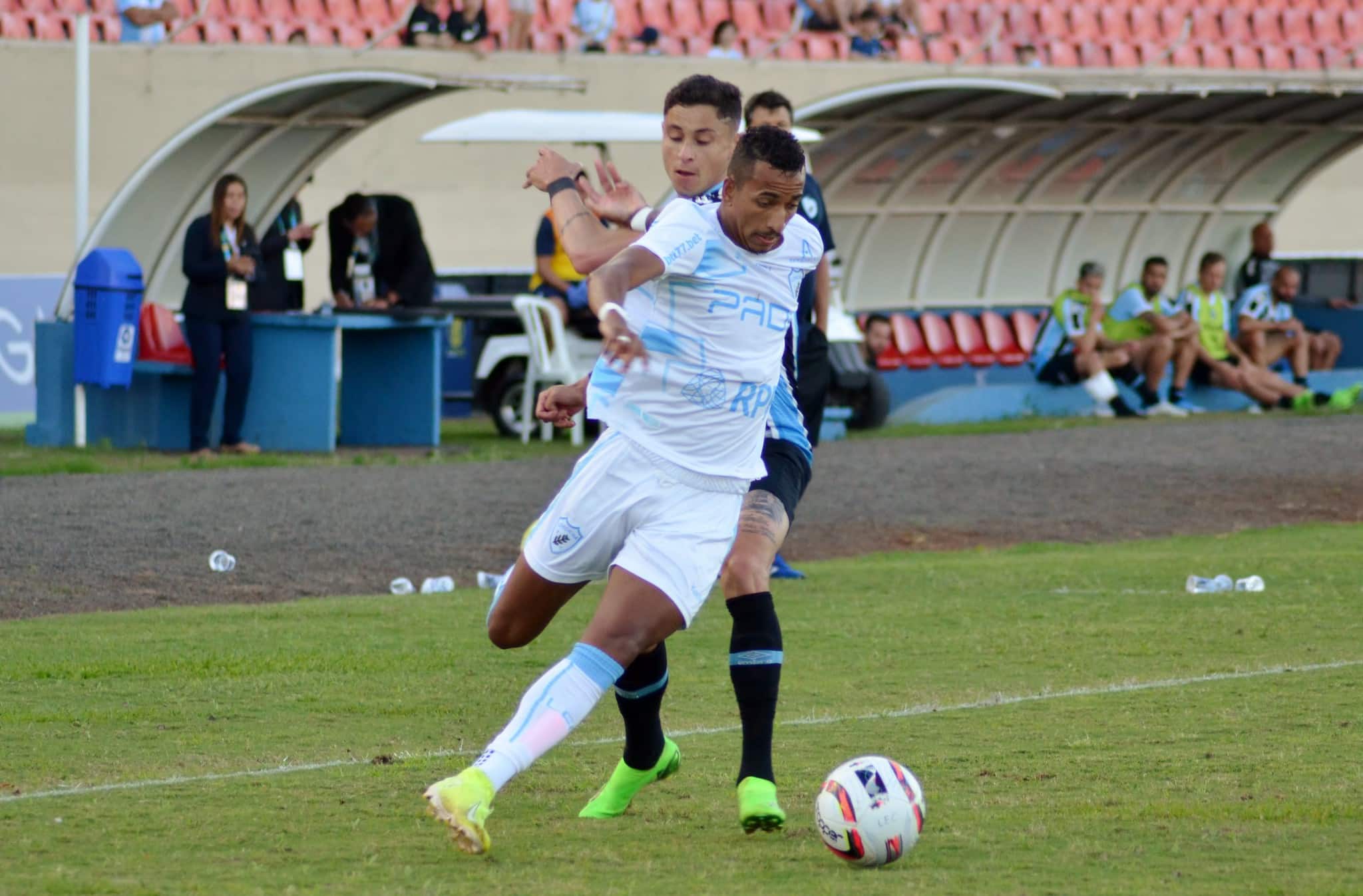 Londrina e Grêmio fazem jogo morno e ficam no empate