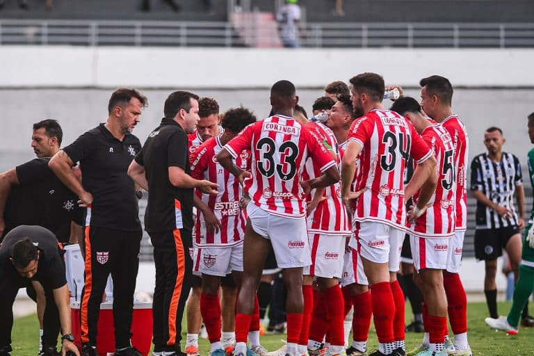 Técnico do CRB ‘afasta’ 3 jogadores em duelo contra o ASA