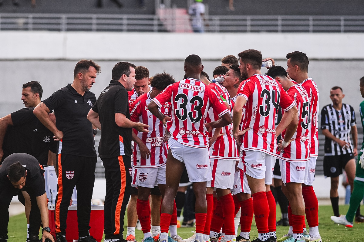 Técnico do CRB ‘afasta’ 3 jogadores em duelo contra o ASA