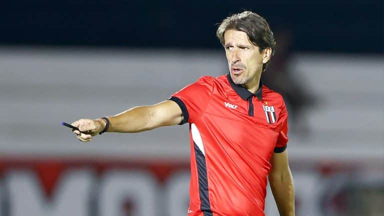 Técnico do Botafogo-SP ‘detona’ calendário brasileiro e faz revelação