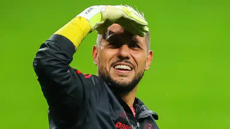 Sem clube, Diego Alves vira alvo de gigante da Série B