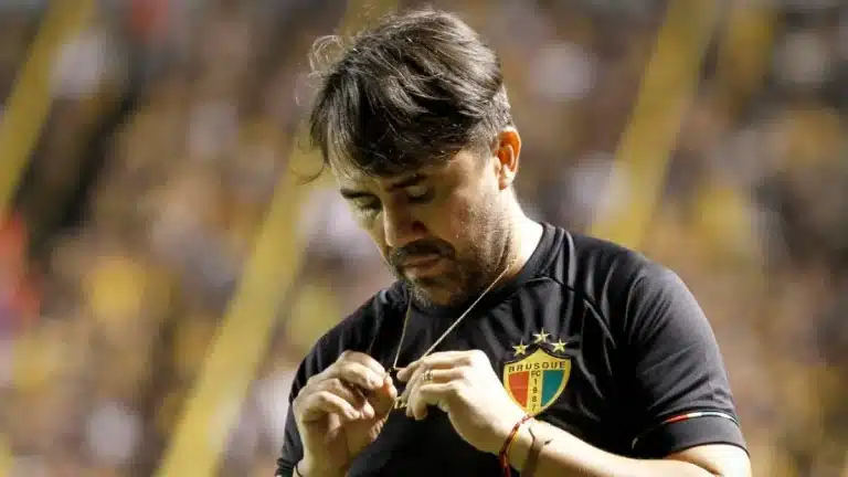Após derrota na final, técnico do Brusque aponta culpado