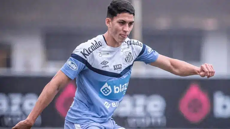 Mais de R$400 milhões: Santos encaminha renovação com zagueiro promissor