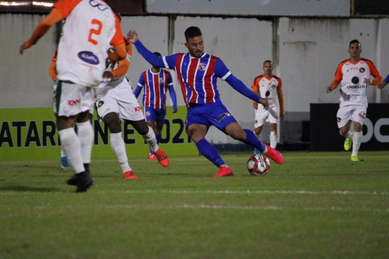 Vinícius Urbano, destaque do Carlos Renaux, comemora fase goleadora no Catarinense Série B: “Seguir evoluindo”