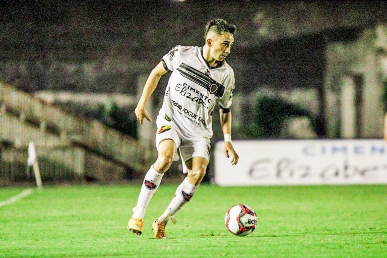 Esquerdinha celebra bom momento no Botafogo-PB e cita equilíbrio na Série C: “Cada ponto é importante”