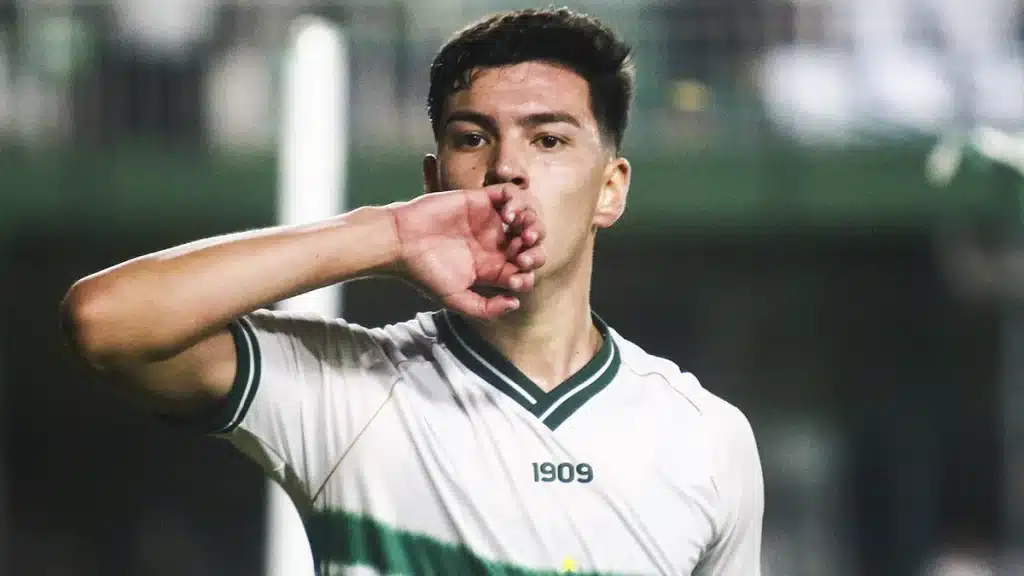 Aos 20 anos, o zagueiro Jean Pedroso é uma das apostas do Coritiba na temporada de 2024. Foto: Icon Sport